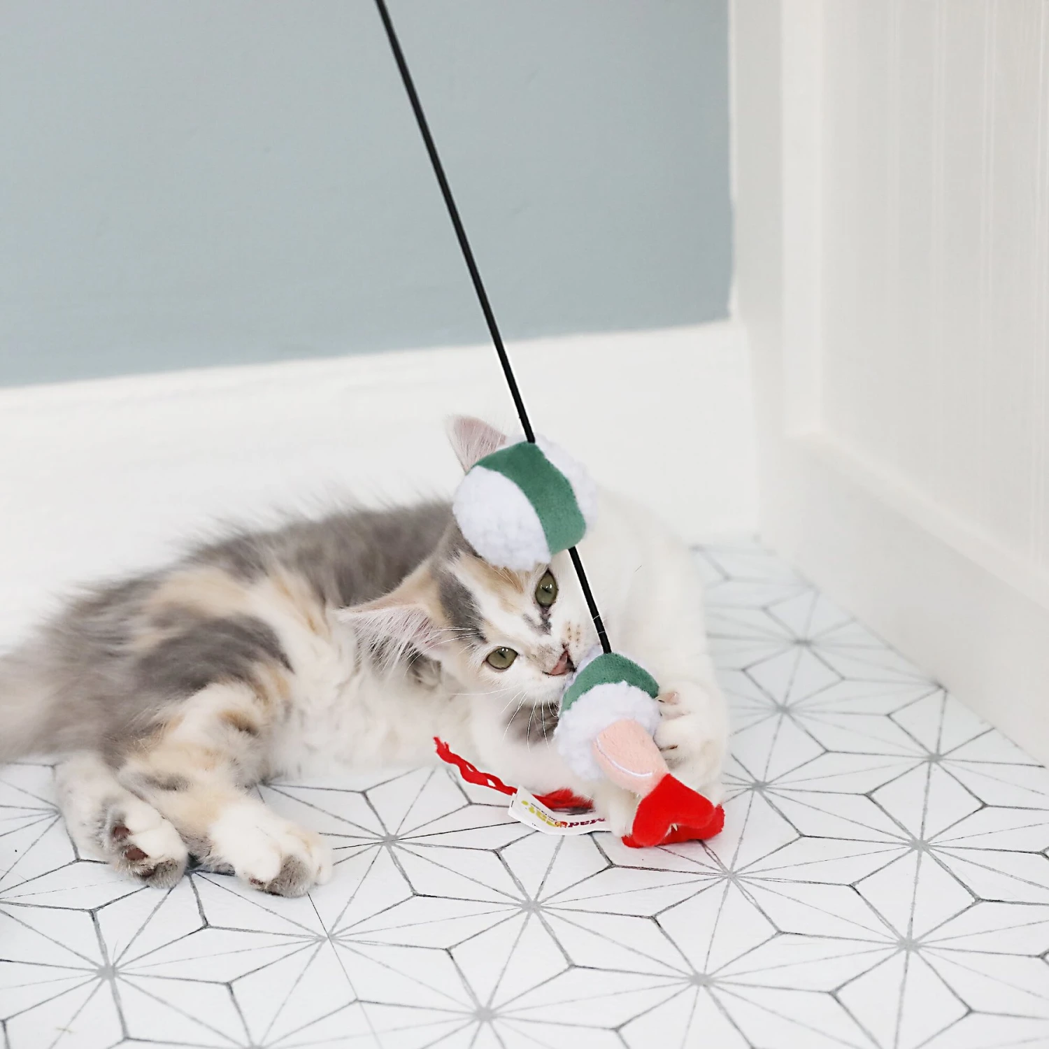 Mad Cat Sushi Swiper Wand Cat Toy 4 Mad Cat Sushi Swiper Wand Cat Toy - Image 4
