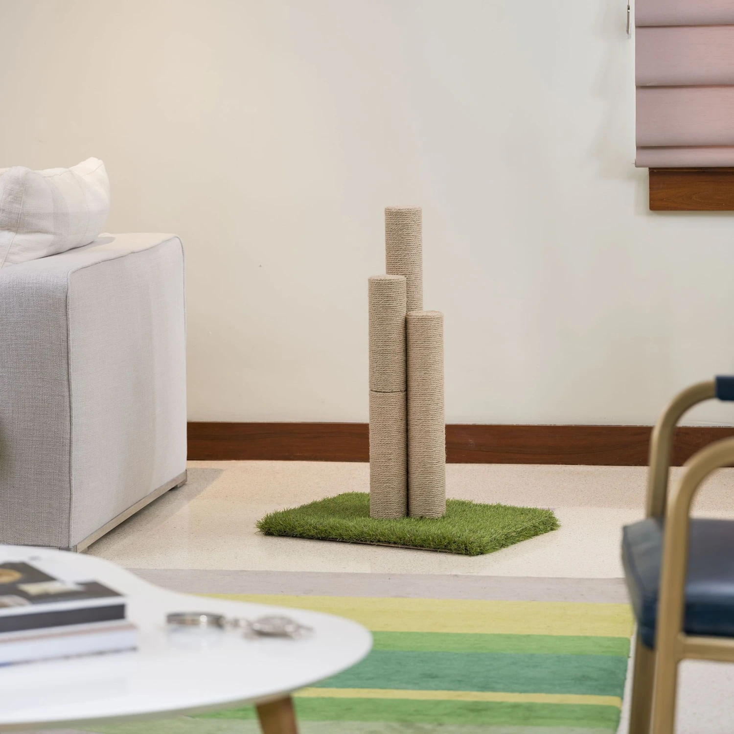 On2Pets Skyline 22-in Sisal Cat Scratching Post 1 On2Pets Skyline 22-in Sisal Cat Scratching Post